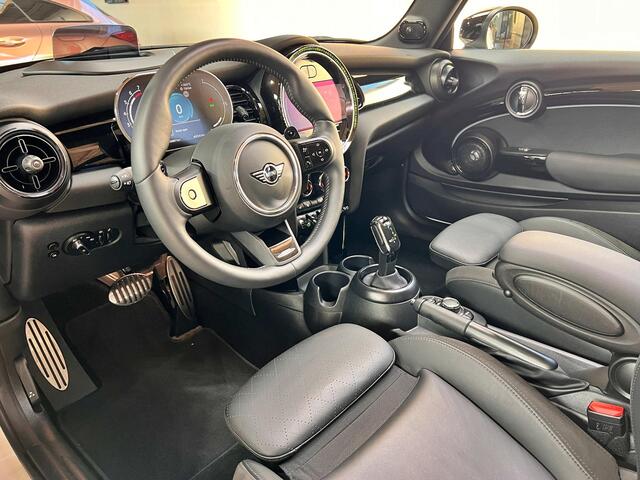Mini COOPER S Cabrio 2.0 John Cooper Works | Stuurwielverwarming | Leder | 18" | achteruitrijcamera