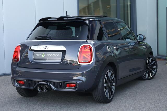 Mini COOPER S 5-Deurs 2.0 Chili Serious Business / Panorama / Stoelverwarming