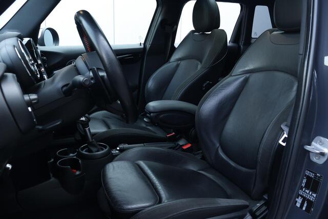 Mini COOPER S 5-Deurs 2.0 Chili Serious Business / Panorama / Stoelverwarming