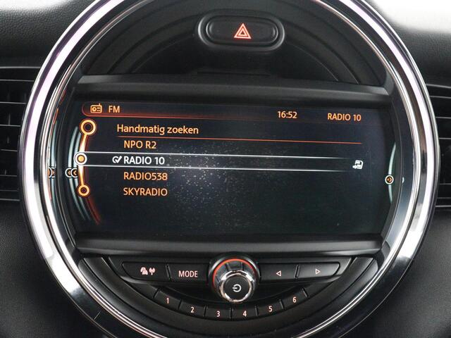 Mini COOPER S Cabrio 2.0 Chili Serious Business | Leder/alcantara | Harman/Kardon | Stoelverwarming | Head-up | Navigatie | Bluetooth | Sfeerverlichting | Park assist