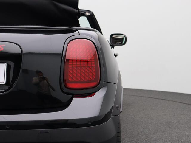 Mini COOPER S Cabrio 2.0 Favoured + XL pakket