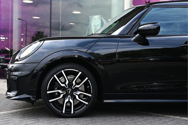 Mini COOPER S Hatchback / JCW / Pakket XL / 18" John Cooper Works Lap Spoke two-tone met sportbanden