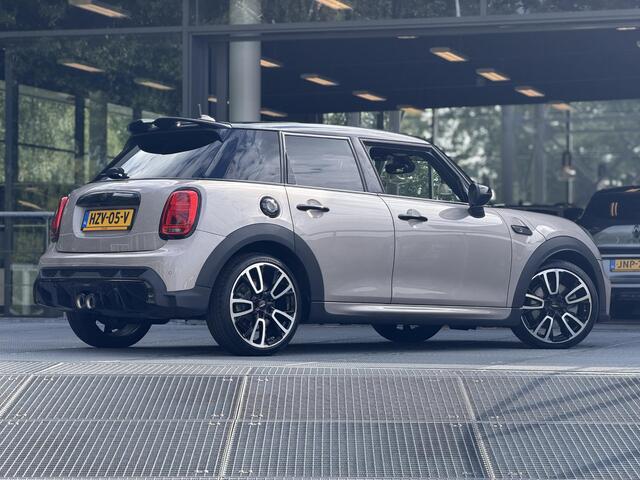 Mini COOPER S 5-Deurs 2.0 John Cooper Works Automaat 178PK | Panoramadak | HUD | Camera | Navigatie | Adaptieve Cruise Control | Stoelverwarming