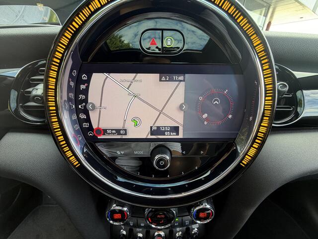 Mini COOPER S 5-Deurs 2.0 John Cooper Works Automaat 178PK | Panoramadak | HUD | Camera | Navigatie | Adaptieve Cruise Control | Stoelverwarming