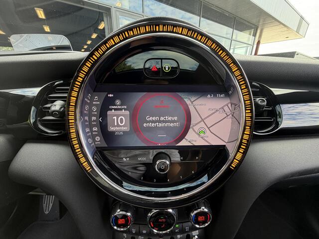 Mini COOPER S 5-Deurs 2.0 John Cooper Works Automaat 178PK | Panoramadak | HUD | Camera | Navigatie | Adaptieve Cruise Control | Stoelverwarming