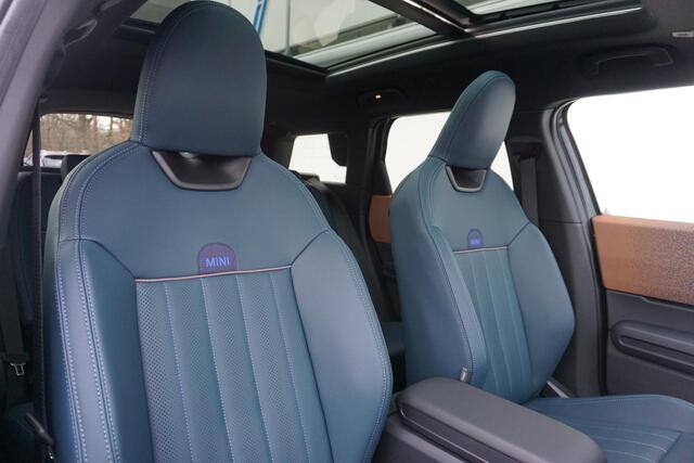 Mini COUNTRYMAN C Aut. Favoured Trim + Package L Harman Kardon / Panoramadak / 19" LMV / Driving Assistant Plus