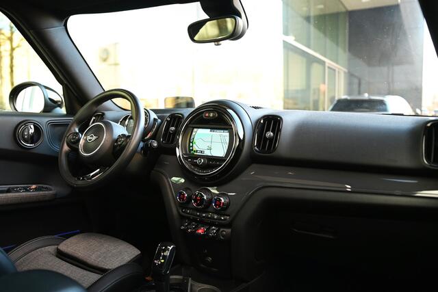 Mini COUNTRYMAN Cooper Pepper Automaat / Panoramadak / Stoelverwarming / LED / Head-Up / Comfort Access / Cruise Control / Park Assistant