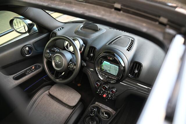 Mini COUNTRYMAN Cooper Pepper Automaat / Panoramadak / Stoelverwarming / LED / Head-Up / Comfort Access / Cruise Control / Park Assistant