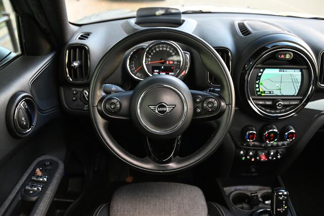 Mini COUNTRYMAN Cooper Pepper Automaat / Panoramadak / Stoelverwarming / LED / Head-Up / Comfort Access / Cruise Control / Park Assistant
