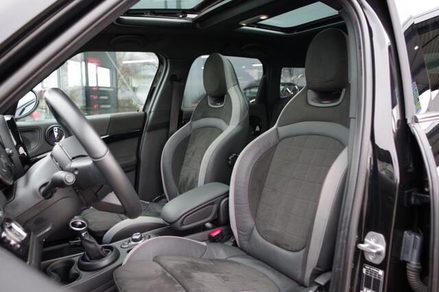 Mini COUNTRYMAN Mini 2.0 Cooper S E 220 PK ALL4 John Cooper Works, Panoramadak, LED, 19" LM, Keyless, Camera, Cruise Control, Head-Up Display