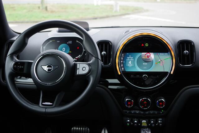 Mini COUNTRYMAN Mini 2.0 Cooper S E 220 PK ALL4 John Cooper Works, Panoramadak, LED, 19" LM, Keyless, Camera, Cruise Control, Head-Up Display