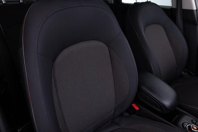 Mini COUNTRYMAN Mini 1.5 Cooper Chili | AUTOMAAT | BUSINESS PLUS PAKKET | APPLE CARPLAY | NAVIGATIE | CLIMATE CONTROL | PARKEERSENSOREN | ACHTERUITRIJCAMERA | NED AUTO |