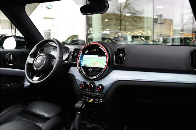 Mini COUNTRYMAN Cooper S E ALL4 Untamed Automaat / Panoramadak / Stoelverwarming / Adaptieve LED / Park Assistant / Head-Up / Harman Kardon / Active Cruise Control