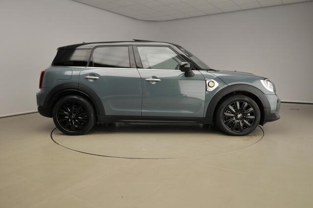 Mini COUNTRYMAN SE All 4 / Panoramadak / PDC / LED / Climate / Cruise Control / Sportstoelen / Alu wielen 18 inch