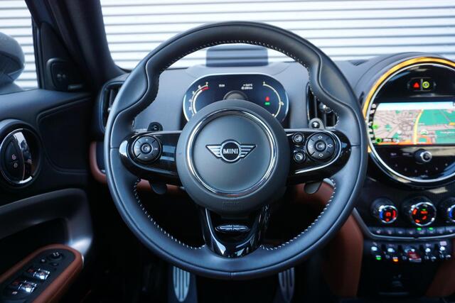 Mini COUNTRYMAN Cooper S Hammersmith | Serious Business | Glazen panoramadak | Comfortstoelen | John Cooper works Aerodynamic Kit | Piano Black Exterior pack | Harman-Kardon | Head-Up Display | 19 inch LMV