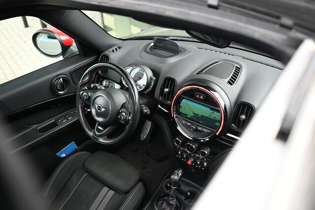 Mini COUNTRYMAN John Cooper Works ALL4 Automaat / Panoramadak / JCW Sportstoelen / LED / Comfort Access / Head-Up / Park Assistant