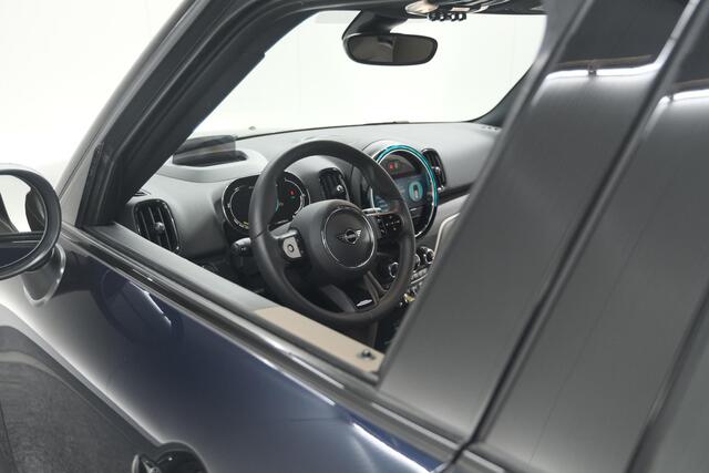 Mini COUNTRYMAN Mini 2.0 Cooper S E ALL4 Chili | Panoramadak | Camera | Apple Carplay | Elektrische Kofferklep