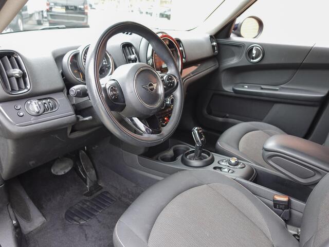 Mini COUNTRYMAN Mini 1.5 One Pepper Navigatie Parkeersensoren achter Cruise Control Airco 17" Lichtmetalen Velgen Dakrails