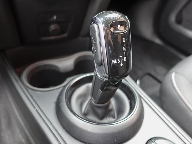 Mini COUNTRYMAN Mini 1.5 One Pepper Navigatie Parkeersensoren achter Cruise Control Airco 17" Lichtmetalen Velgen Dakrails