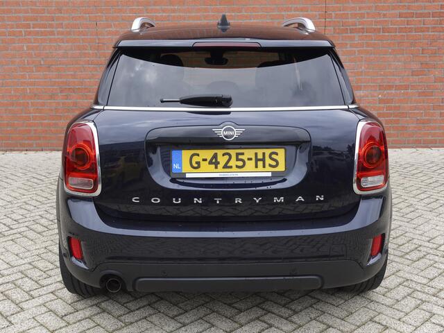Mini COUNTRYMAN Mini 1.5 One Pepper Navigatie Parkeersensoren achter Cruise Control Airco 17" Lichtmetalen Velgen Dakrails