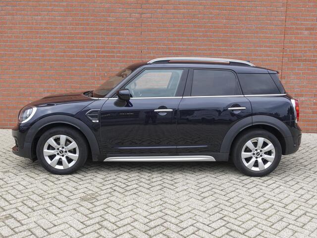 Mini COUNTRYMAN Mini 1.5 One Pepper Navigatie Parkeersensoren achter Cruise Control Airco 17" Lichtmetalen Velgen Dakrails