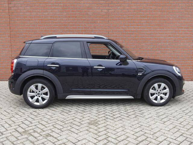 Mini COUNTRYMAN Mini 1.5 One Pepper Navigatie Parkeersensoren achter Cruise Control Airco 17" Lichtmetalen Velgen Dakrails