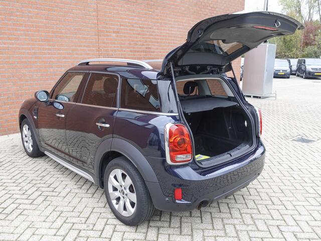 Mini COUNTRYMAN Mini 1.5 One Pepper Navigatie Parkeersensoren achter Cruise Control Airco 17" Lichtmetalen Velgen Dakrails
