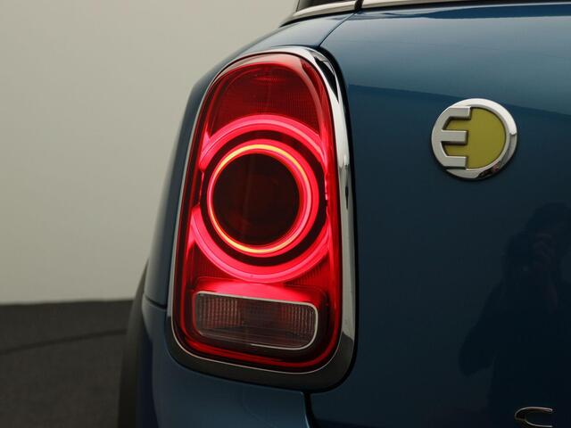 Mini COUNTRYMAN Cooper S E ALL4 Glazen panoramadak + Harman Kardon + Achteruitrijcamera + Driving Assistant + Park Assistant + Comfort Access + Elektrisch verstelbare voorstoelen