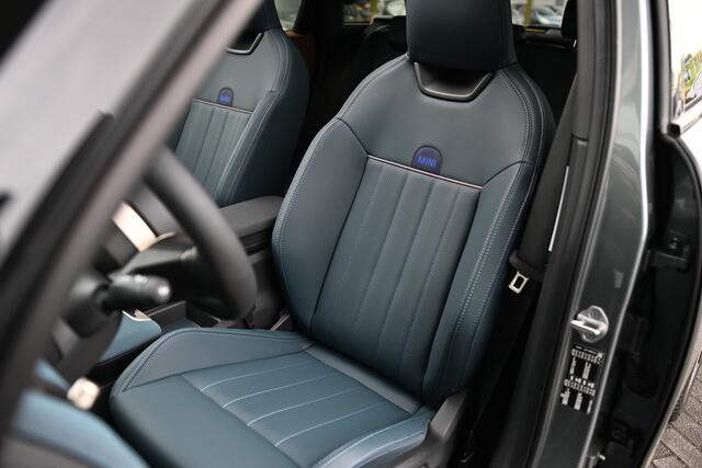 Mini COUNTRYMAN C Automaat / Favoured Trim / Pakket XL / 19" Kaleido Spoke 2-tone