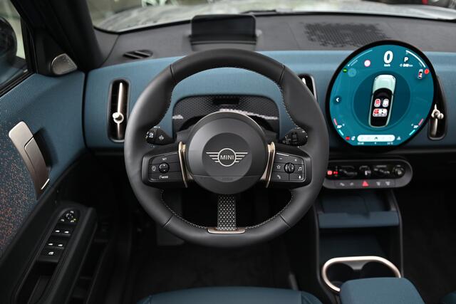 Mini COUNTRYMAN C Automaat / Favoured Trim / Pakket XL / 19" Kaleido Spoke 2-tone