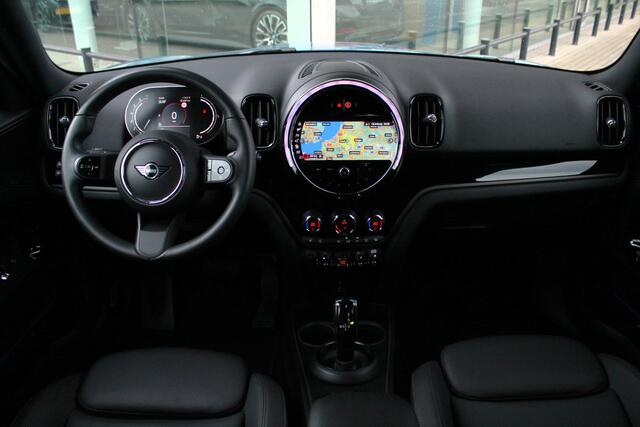 Mini COUNTRYMAN Cooper Classic Automaat / Premium Pakket / Achteruitrijcamera / Comfort Access / LED / Comfortstoelen / Stoelverwarming