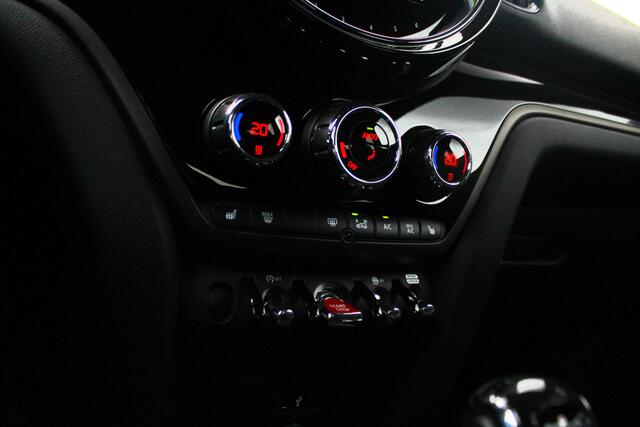 Mini COUNTRYMAN Cooper Classic Automaat / Premium Pakket / Achteruitrijcamera / Comfort Access / LED / Comfortstoelen / Stoelverwarming
