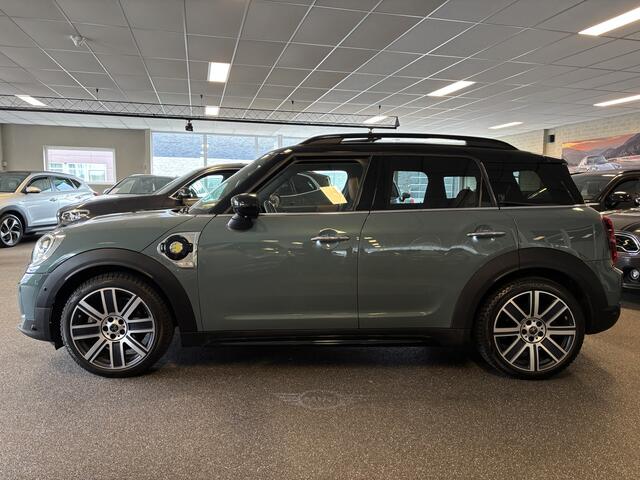 Mini COUNTRYMAN 2.0 Cooper SE Hybrid ALL4 / Panodak / Elek stoelen + mem / Chester / Stuur- en Stoelverwarming / HeadUp / ACC / Dab+ / Apple Carplay - Sage Green -