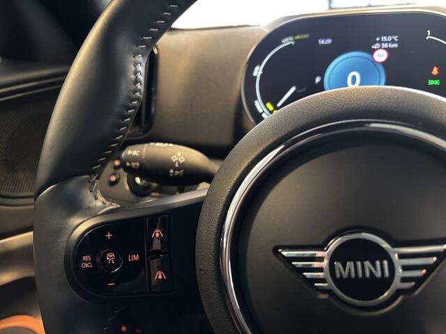 Mini COUNTRYMAN 2.0 Cooper SE Hybrid ALL4 / Panodak / Elek stoelen + mem / Chester / Stuur- en Stoelverwarming / HeadUp / ACC / Dab+ / Apple Carplay - Sage Green -