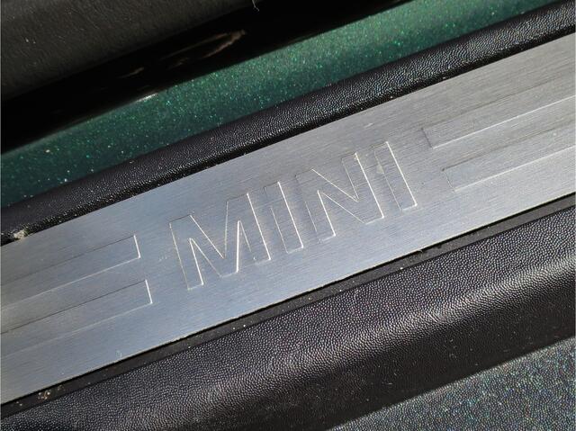 Mini COUNTRYMAN 1.5 Cooper Chili F60 met Navi, Park ass, Keyless, LED, BT en 17"
