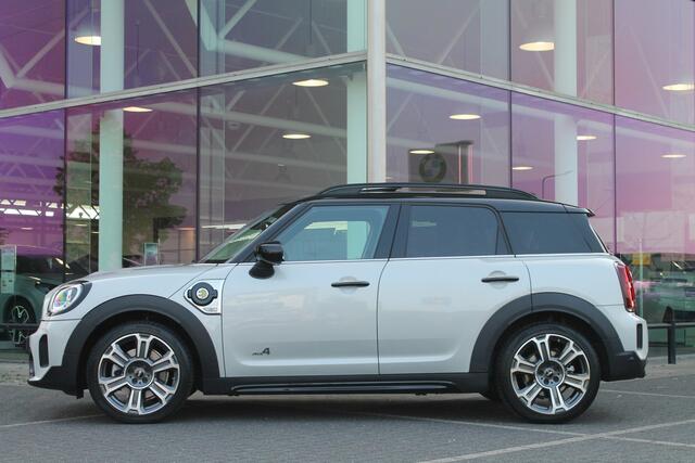 Mini COUNTRYMAN Cooper SE ALL4 Classic Automaat / Panoramadak / Achteruitrijcamera / Comfort Access / LED / Comfortstoelen / Stuurverwarming