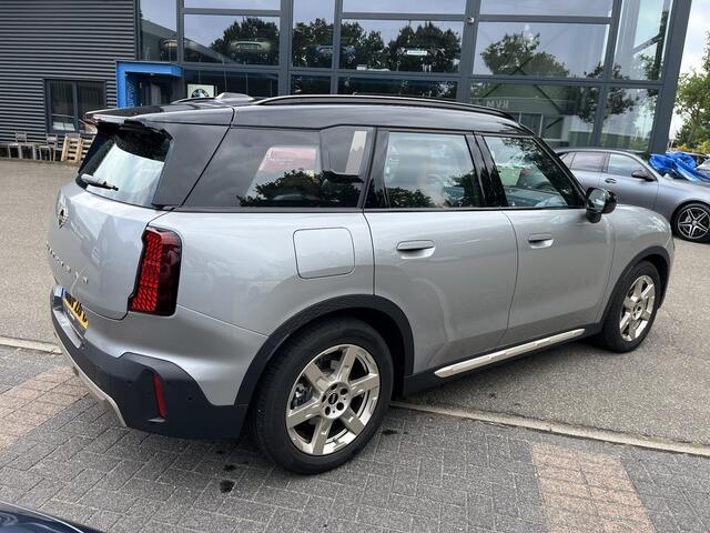 Mini COUNTRYMAN Mini E Favoured S 66.5 kWh ORIG. NL. NAP KM. | CAMERA | LEDER | STOEL + STUURVERWARMING