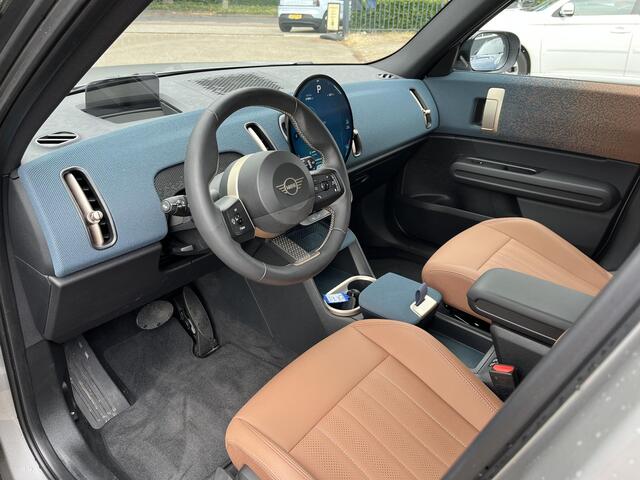 Mini COUNTRYMAN Mini E Favoured S 66.5 kWh ORIG. NL. NAP KM. | CAMERA | LEDER | STOEL + STUURVERWARMING