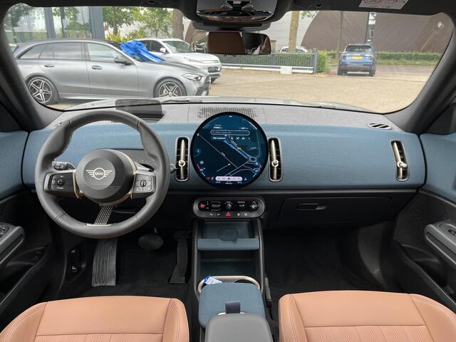 Mini COUNTRYMAN Mini E Favoured S 66.5 kWh ORIG. NL. NAP KM. | CAMERA | LEDER | STOEL + STUURVERWARMING