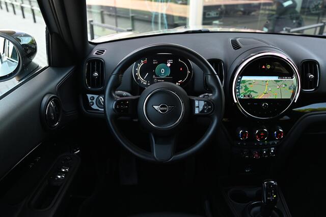 Mini COUNTRYMAN Cooper Classic Automaat / Achteruitrijcamera / LED / Comfort Access / Comfortstoelen / Stoelverwarming / Cruise Control