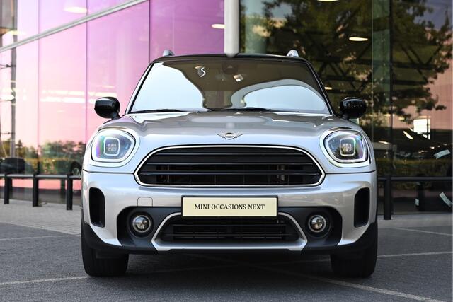 Mini COUNTRYMAN Cooper Classic Automaat / Achteruitrijcamera / LED / Comfort Access / Comfortstoelen / Stoelverwarming / Cruise Control