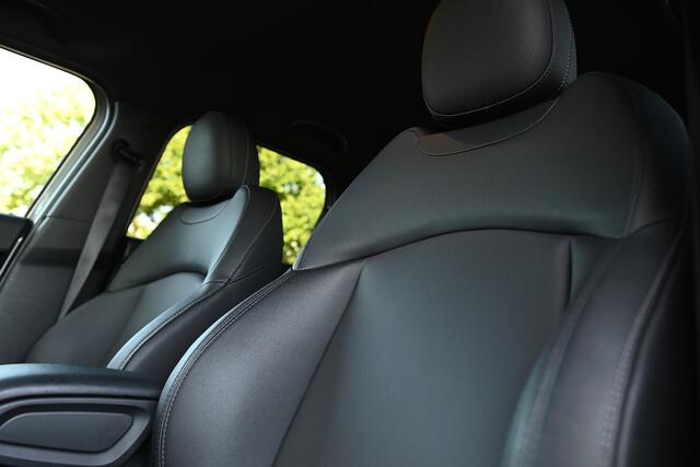 Mini COUNTRYMAN Cooper Classic Automaat / Achteruitrijcamera / LED / Comfort Access / Comfortstoelen / Stoelverwarming / Cruise Control