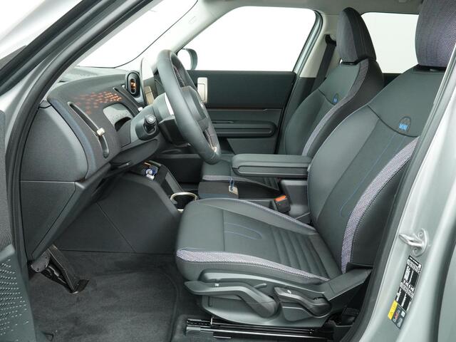 Mini COUNTRYMAN SE ALL4 Classic M Plus |Panoramadak|Trekhaak|Head-up|Climate Control|Stoelverwarming|