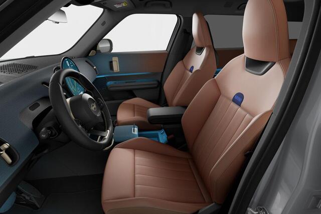 Mini COUNTRYMAN C Favoured XL | Dak en spiegelkappen in Vibrant Silver | 20" LM Windmill Spoke 2-tone | Trekhaak met elektrisch wegklapbare kogel | Glazen Panoramadak | Extra getint glas in achterportierruiten en achterruit