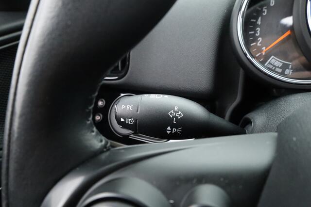 Mini COUNTRYMAN Mini 1.5 Cooper Business Edition | Pano | Trekhaak | Navi | 18'' | ACC | Camera