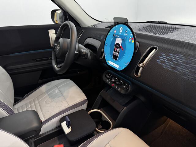 Mini COUNTRYMAN Mini 1.5 C Classic Trim + Package M Pano, Camera, Half leder, Navi, Head-up display, Elektrische achterklep, Winterpakket, Cruise control adaptief, 2 jaar garantie