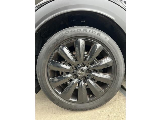 Mini COUNTRYMAN Mini 1.5 Cooper Business Edition | LEDER | CARPLAY | CRUISE CONTROL | CLIMATE CONTROL | STOELVERWARMING | LMV 18'' | KEYLESS | LED | BLUETOOTH | ALL-SEASON BANDEN