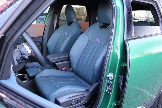 Mini COUNTRYMAN Classic Automaat / Panoramadak / Trekhaak / JCW Sportstoel / Comfort Access / Stuurverwarming / LED / Parking Assistant Plus / Head-Up / Harman Kardon