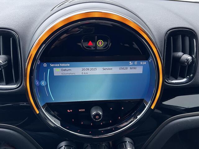 Mini COUNTRYMAN Cooper S E ALL4 AT / Plug-In / EAER 52 km / Leder / Navigatie / Elektrische klep / Elektrische stoelen / Adaptieve CC / Apple Carplay Android / Camera / 17" LM wielen met All Season banden /