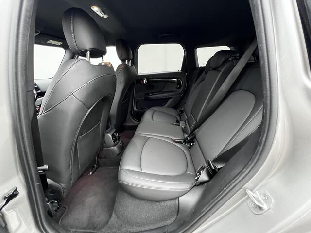 Mini COUNTRYMAN Cooper S E ALL4 AT / Plug-In / EAER 52 km / Leder / Navigatie / Elektrische klep / Elektrische stoelen / Adaptieve CC / Apple Carplay Android / Camera / 17" LM wielen met All Season banden /